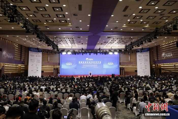  亚洲论坛成立二十五载；吴士存阐述其在变革时代的作用与展望。 新闻
