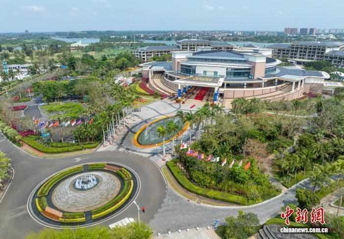  亚洲论坛成立二十五载；吴士存阐述其在变革时代的作用与展望。 新闻