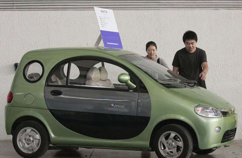  【硬核拆解】电车轮胎为何成为「续航杀手」：三个物理定律正在掏空你的钱包 汽车科技